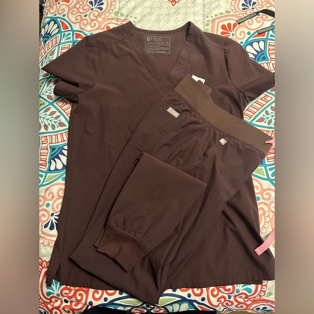 Figs dark fig scrub set